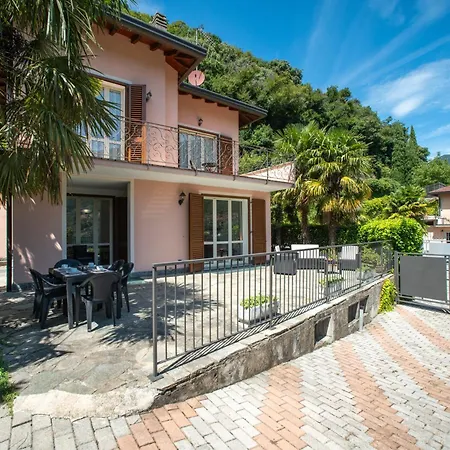 Dolce Views Outdoor Terrace Dining فيلة