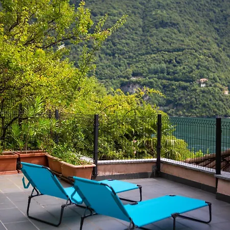 Dolce Views Outdoor Terrace Dining لاليو